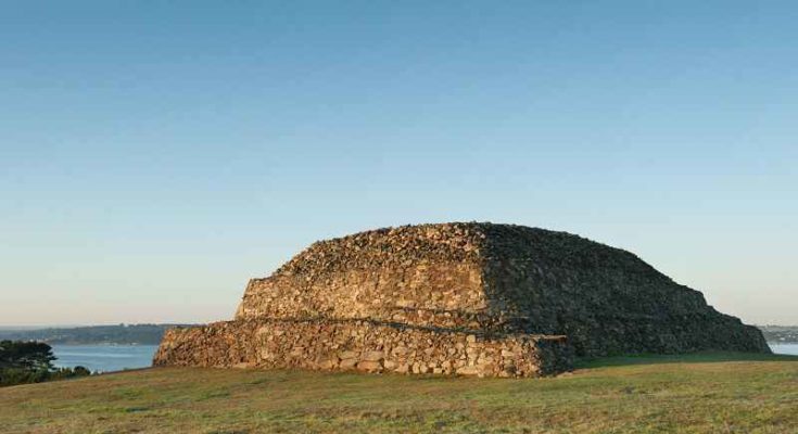 Tumulo di Barnenez, una delle più antiche strutture megalitiche del pianeta